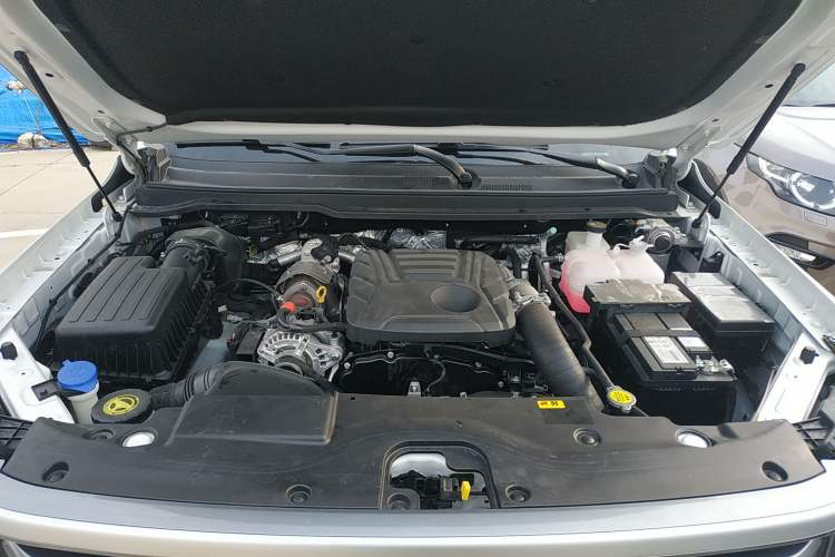 Used JMC DaDao 2024 All-Purpose Model 2.3T Diesel Automatic 4x4 Comfort Edition with Flat Cargo Bed Engine Bay