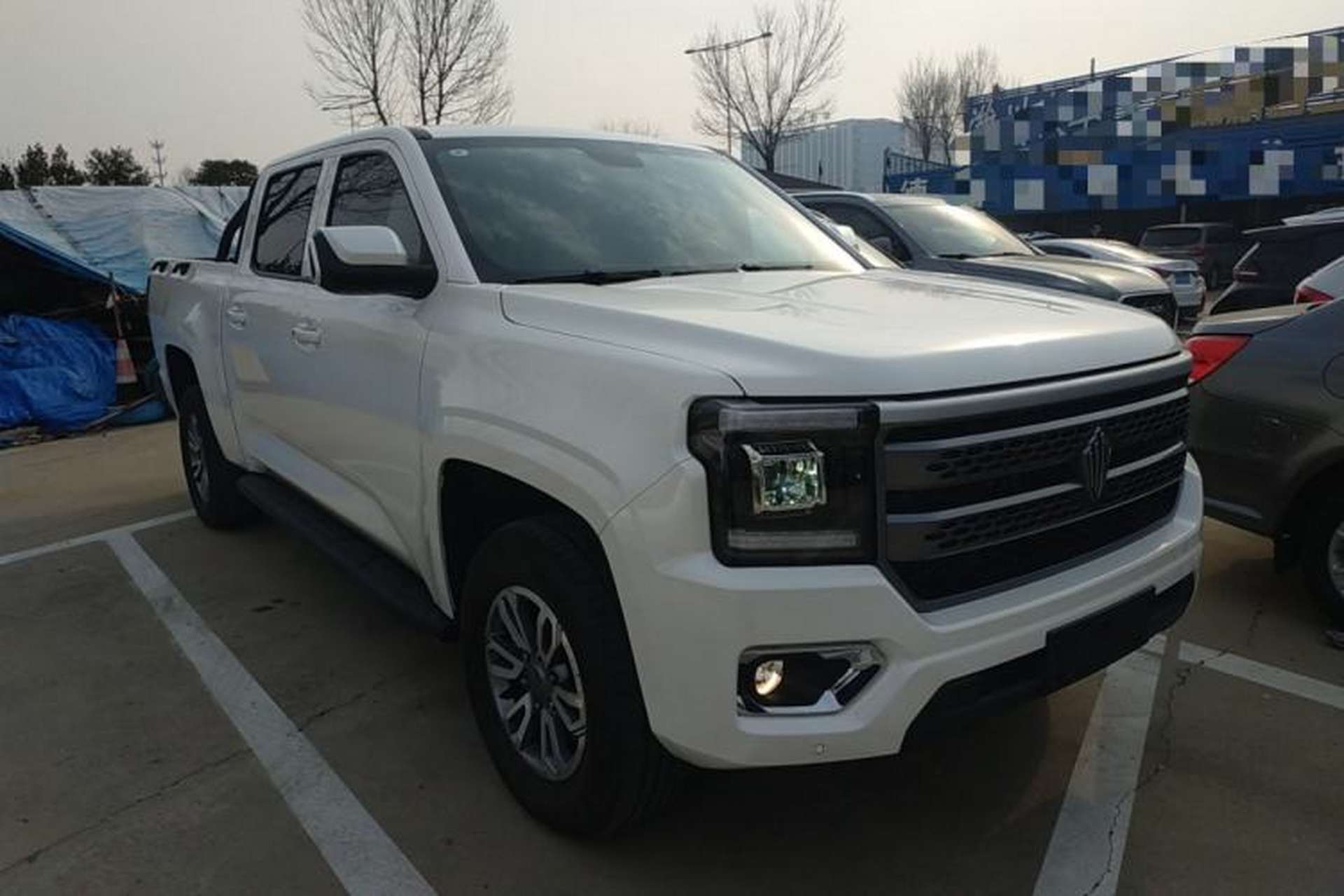 Used JMC DaDao 2024 All-Purpose Model 2.3T Diesel Automatic 4x4 Comfort Edition with Flat Cargo Bed Front Right 45 Deg