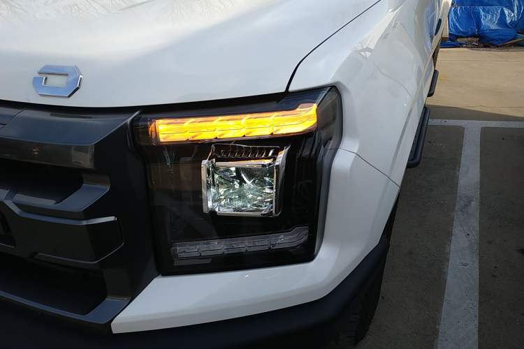 Used JMC DaDao 2024 Mountain Edition 2.3T Diesel Automatic 4x4 Standard Wheelbase Comfort Version Left Front Headlight