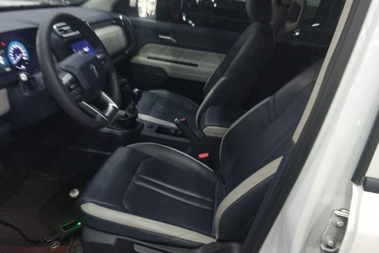 Used JMC DaDao 2024 All-Purpose 2.3T Diesel Manual Two-Wheel Drive Standard-Wheelbase Comfort Edition Left Front Seat
