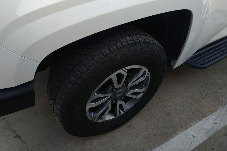 Used JMC DaDao 2024 Mountain Edition 2.3T Diesel Automatic 4x4 Standard Wheelbase Comfort Version Left Front Wheel Hub