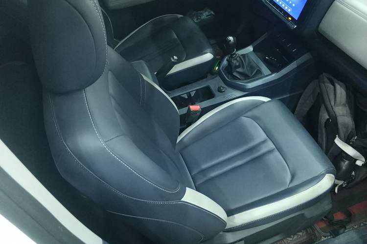 Used JMC DaDao 2024 All-Purpose 2.3T Diesel Manual Two-Wheel Drive Standard-Wheelbase Comfort Edition Right Front Seat