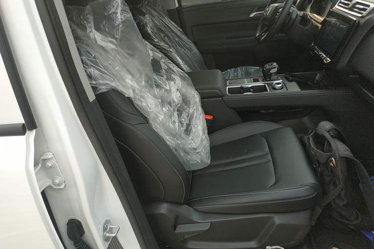 Used JMC DaDao 2024 All-Purpose Model 2.3T Diesel Automatic 4x4 Comfort Edition with Flat Cargo Bed Right Front Seat