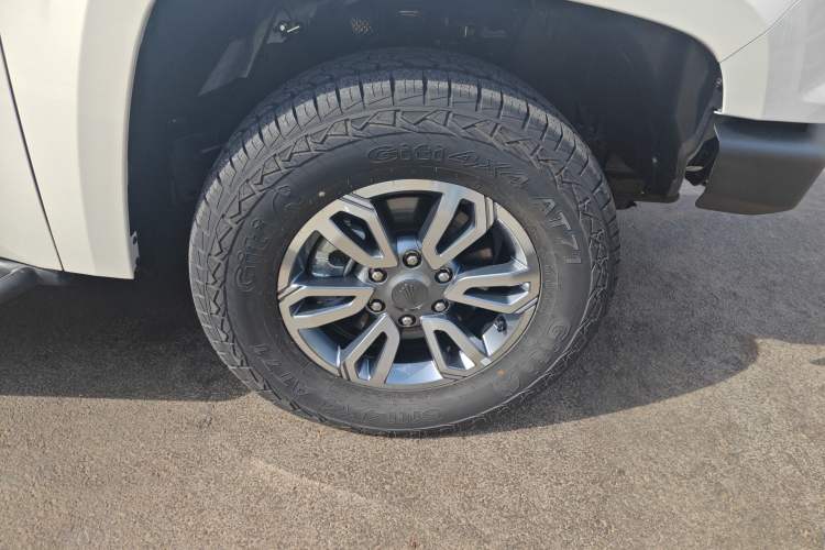 Used JMC DaDao 2024 Mountain Edition 2.3T Diesel Automatic 4x4 Long Wheelbase Comfort Model Right Front Wheel Hub