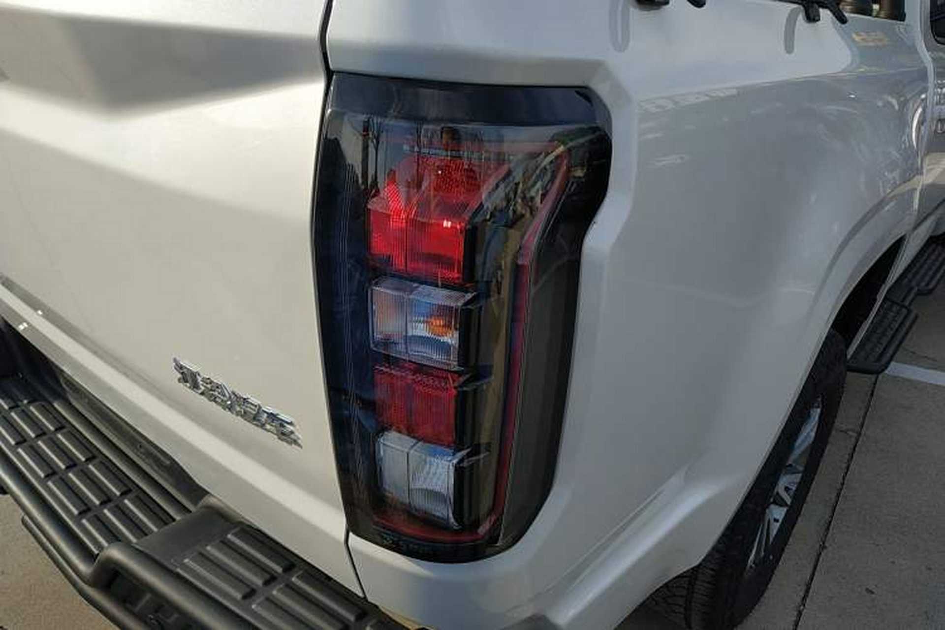 Used JMC DaDao 2024 Mountain Edition 2.3T Diesel Automatic 4x4 Standard Wheelbase Comfort Version Right Rear Taillight