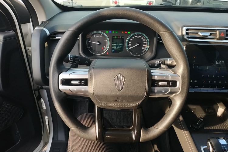 Used JMC DaDao 2024 Mountain Edition 2.3T Diesel Automatic 4x4 Standard Wheelbase Comfort Version Steering Wheel