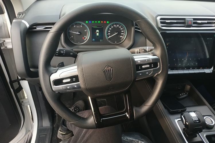 Used JMC DaDao 2024 All-Purpose Model 2.3T Diesel Automatic 4x4 Comfort Edition with Flat Cargo Bed Steering Wheel