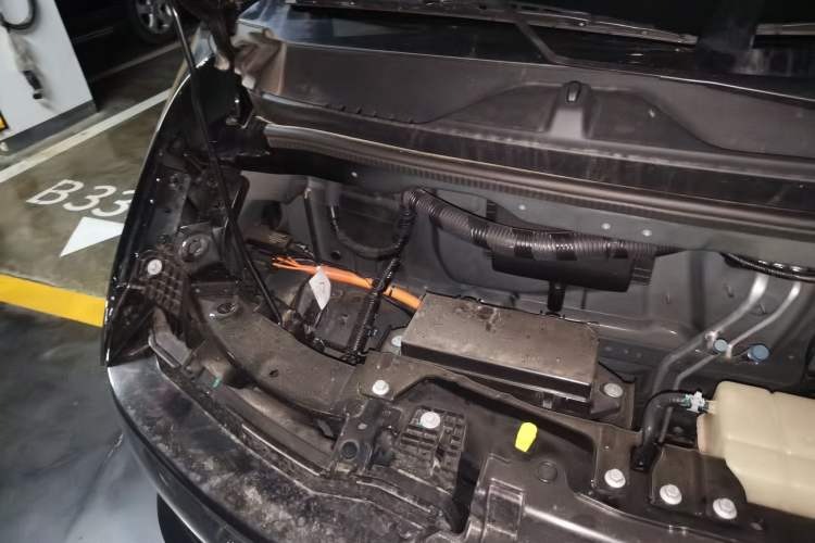 Used JMC E Fushun 2025 Model, Open Window Version, 41.86 kWh, Short Axle, Low-roof Engine Bay Right