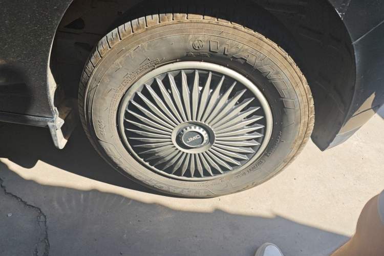 Used JMC E Fushun 2025 Model, Open Window Version, 41.86 kWh, Short Axle, Low-roof Right Front Wheel Hub