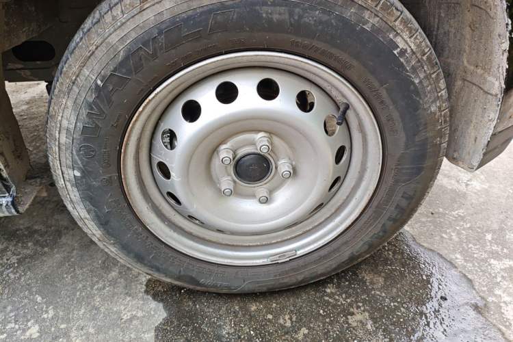 Used JMC E Fushun 2025 Model, Open Window Version, 41.86 kWh, Short Axle, Low-roof Right Front Wheel Hub