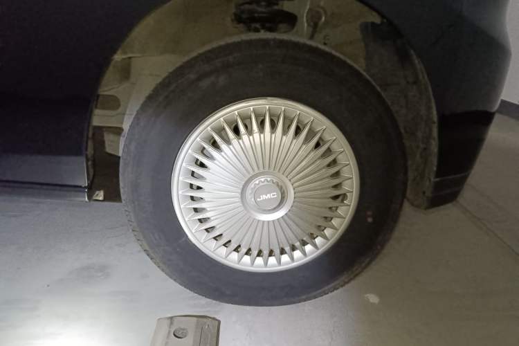 Used JMC E Fushun 2025 Model, Open Window Version, 41.86 kWh, Short Axle, Low-roof Right Front Wheel Hub