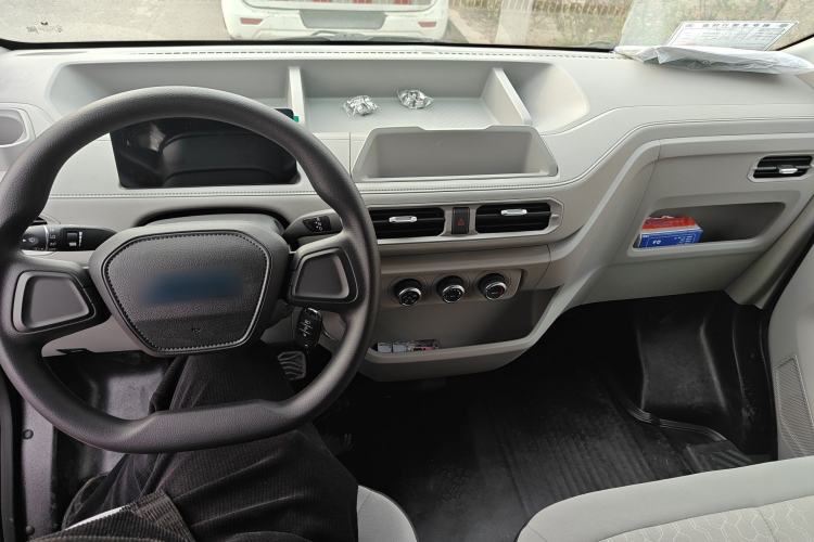 Used JMC E Fushun 2025 Model, Blind Window Version, 41.86 kWh, Short Axle, Low-roof, 3.0 tons Center Console