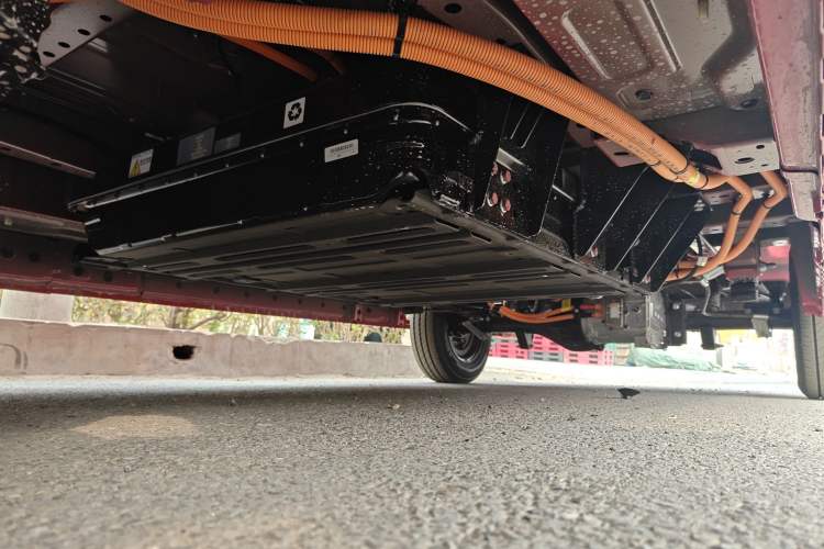 Used JMC E Fushun 2025 Model, Blind Window Version, 41.86 kWh, Short Axle, Low-roof, 3.0 tons Chassis Front Left