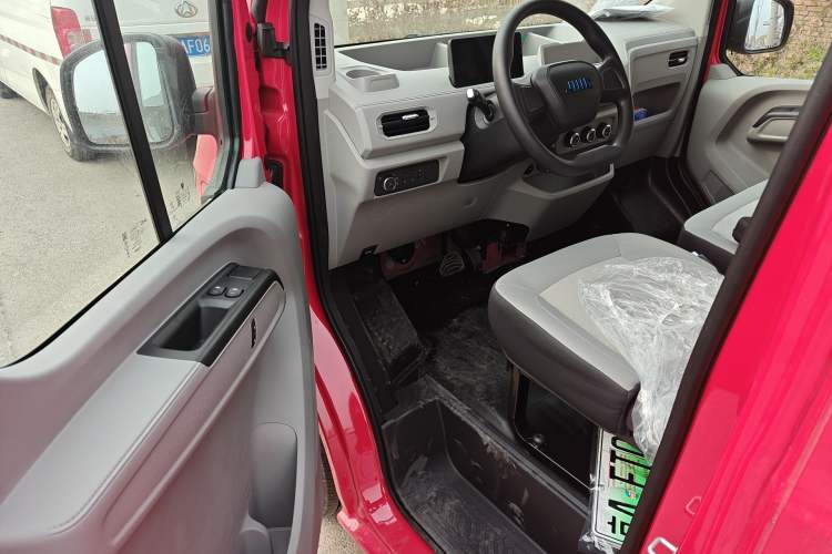 Used JMC E Fushun 2025 Model, Blind Window Version, 41.86 kWh, Short Axle, Low-roof, 3.0 tons Driver Seat