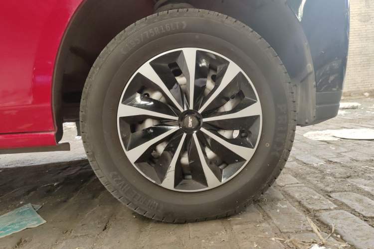 Used JMC E Fushun 2025 Model, Open Window Version, 41.86 kWh, Short Axle, Low-roof Right Front Wheel Hub