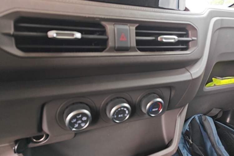 Used JMC E Fushun 2025 Model, Open Window Version, 41.86 kWh, Short Axle, Low-roof Audio And AC Panel