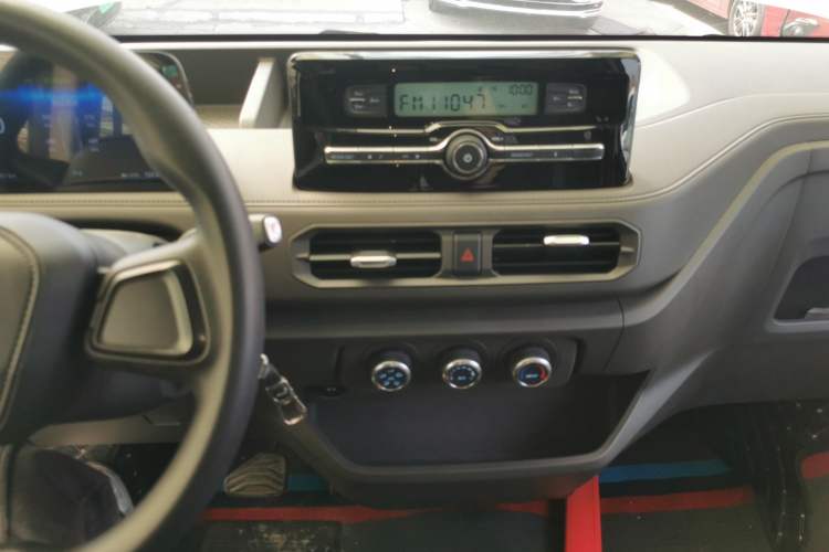 Used JMC E Fushun 2025 Model, Open Window Version, 41.86 kWh, Short Axle, Low-roof Audio And AC Panel
