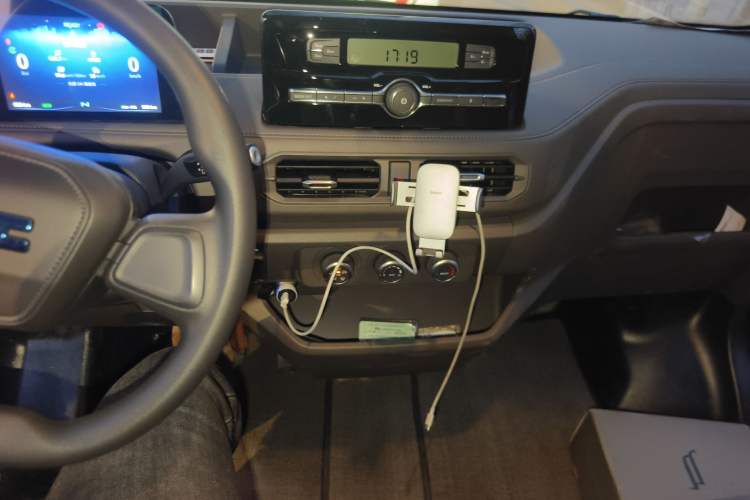 Used JMC E Fushun 2025 Model, Open Window Version, 77 kWh, Mid-axle, Mid-roof Audio And AC Panel