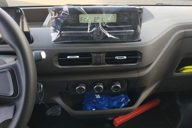 Used JMC E Fushun 2025 Model, Open Window Version, 41.86 kWh, Short Axle, Low-roof Audio And AC Panel
