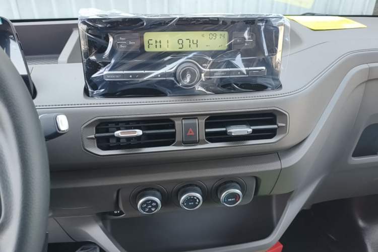 Used JMC E Fushun 2025 Model, Open Window Version, 41.86 kWh, Short Axle, Low-roof Audio And AC Panel