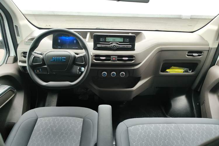 Used JMC E Fushun 2025 Model, Open Window Version, 53.58 kWh, Mid-axle, Mid-roof Center Console