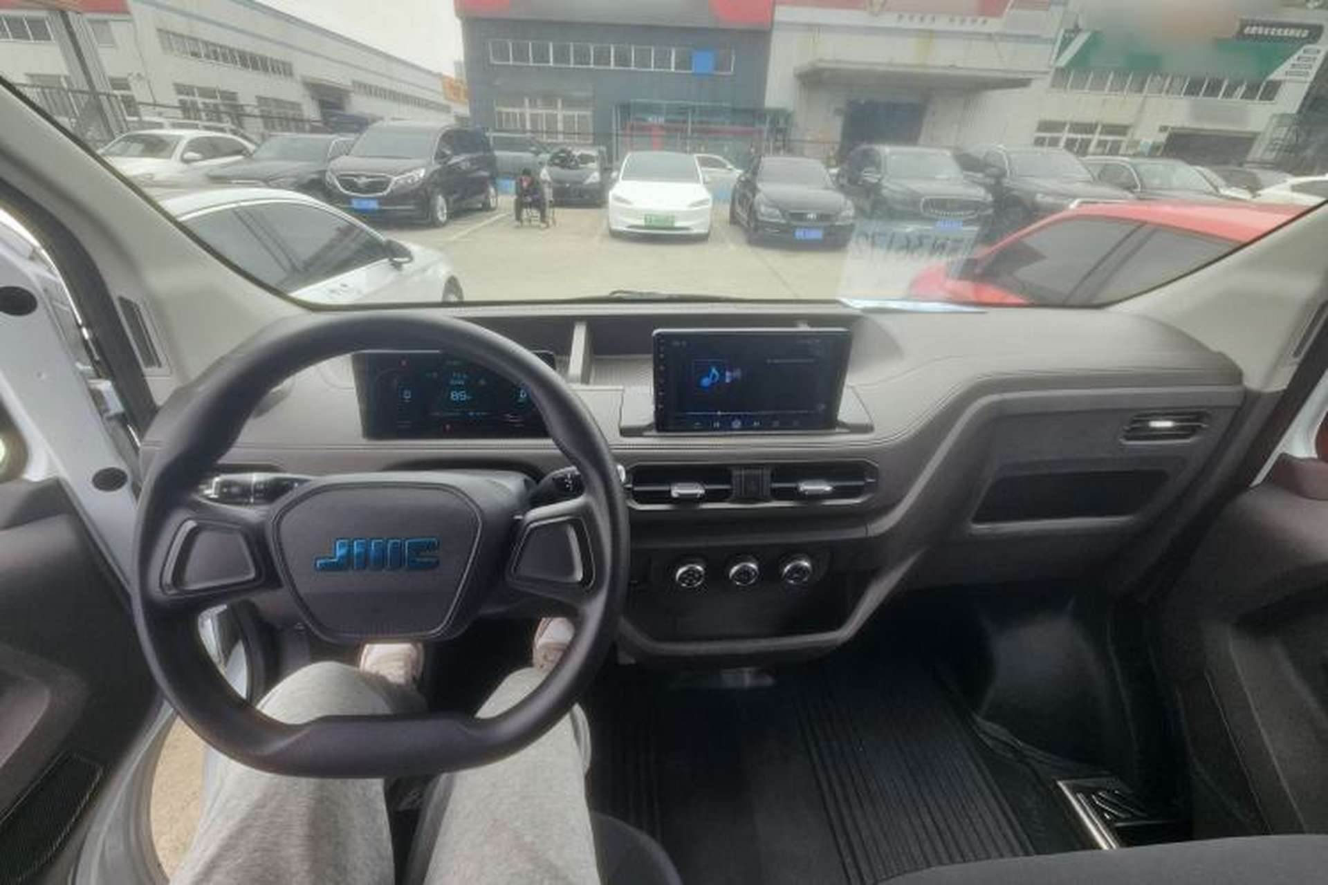 Used JMC E Fushun 2025 Model, Blind Window Version, 41.86 kWh, Short Axle, Low-roof, 3.0 tons Center Console
