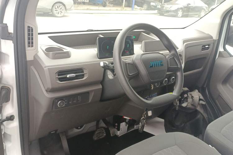 Used JMC E Fushun 2025 Model 41.5 kWh Blind Window Version, Short Wheelbase Low Roof, 3.0 tons Center Console