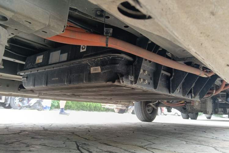 Used JMC E Fushun 2025 Model, Open Window Version, 53.58 kWh, Mid-axle, Low-roof Chassis Front Left
