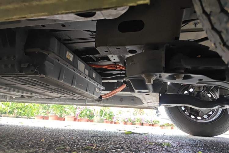 Used JMC E Fushun 2025 Model, Open Window Version, 53.58 kWh, Mid-axle, Mid-roof Chassis Front Right