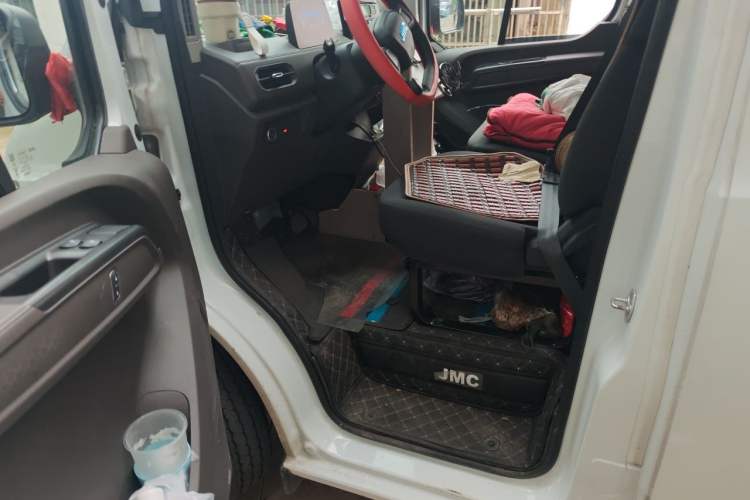 Used JMC E Fushun 2025 Model, Open Window Version, 77 kWh, Mid-axle, Mid-roof Driver Seat