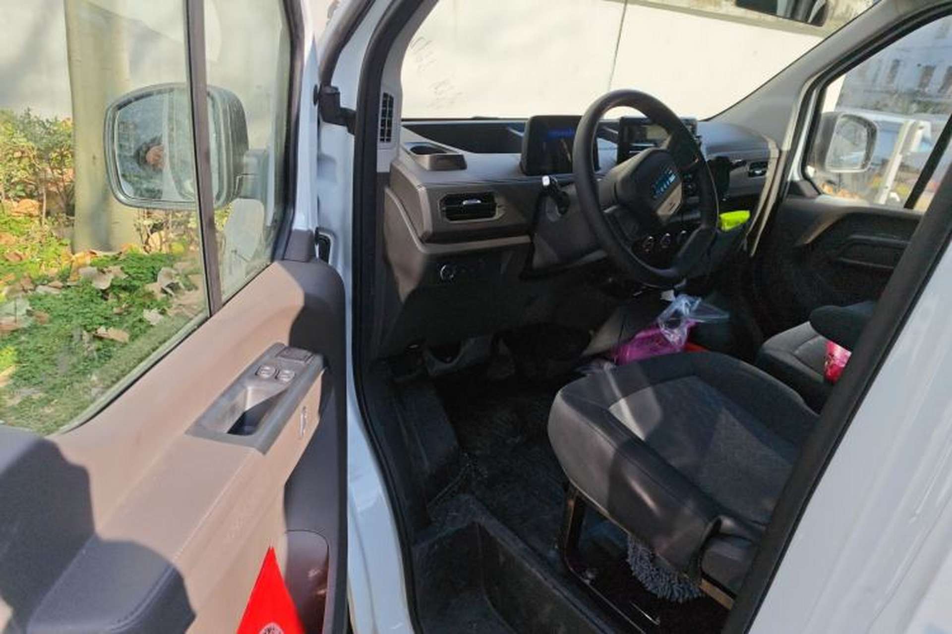Used JMC E Fushun 2025 Model, Open Window Version, 53.58 kWh, Mid-axle, Low-roof Driver Seat