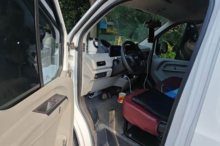 Used JMC E Fushun 2025 Model, Open Window Version, 53.58 kWh, Mid-axle, Mid-roof Driver Seat