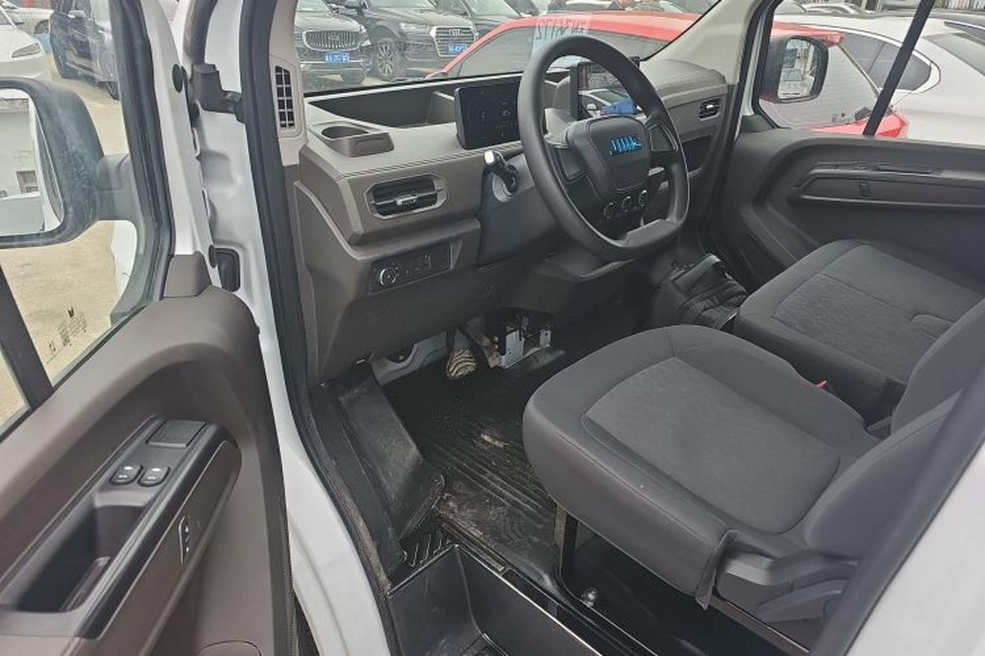 Used JMC E Fushun 2025 Model, Blind Window Version, 41.86 kWh, Short Axle, Low-roof, 3.0 tons Driver Seat