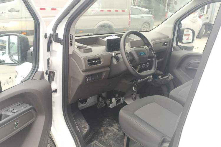 Used JMC E Fushun 2025 Model 41.5 kWh Blind Window Version, Short Wheelbase Low Roof, 3.0 tons Driver Seat