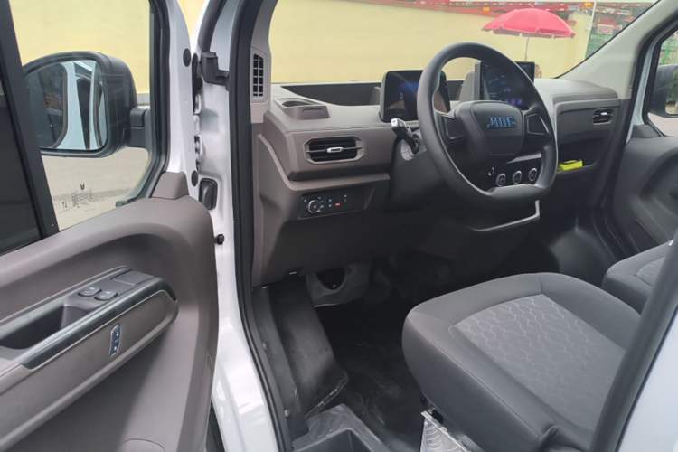Used JMC E Fushun 2025 Model, Open Window Version, 77 kWh, Mid-axle, Low-roof Driver Seat