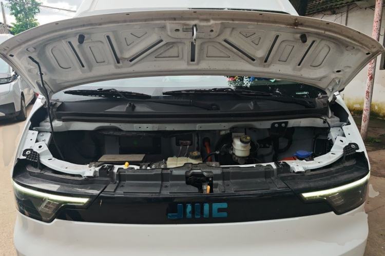 Used JMC E Fushun 2025 Model, Open Window Version, 77 kWh, Mid-axle, Mid-roof Engine Bay