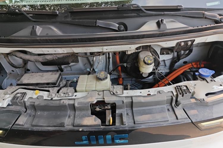 Used JMC E Fushun 2025 Model, Open Window Version, 53.58 kWh, Mid-axle, Mid-roof Engine Bay