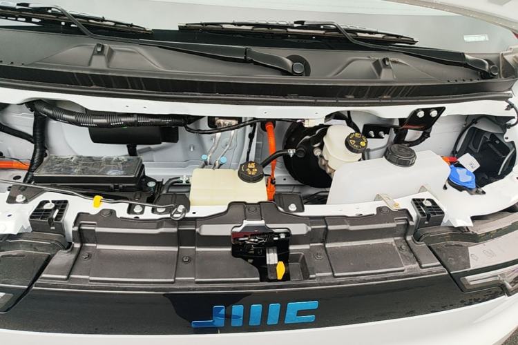 Used JMC E Fushun 2025 Model, Open Window Version, 53.58 kWh, Mid-axle, Mid-roof Engine Bay