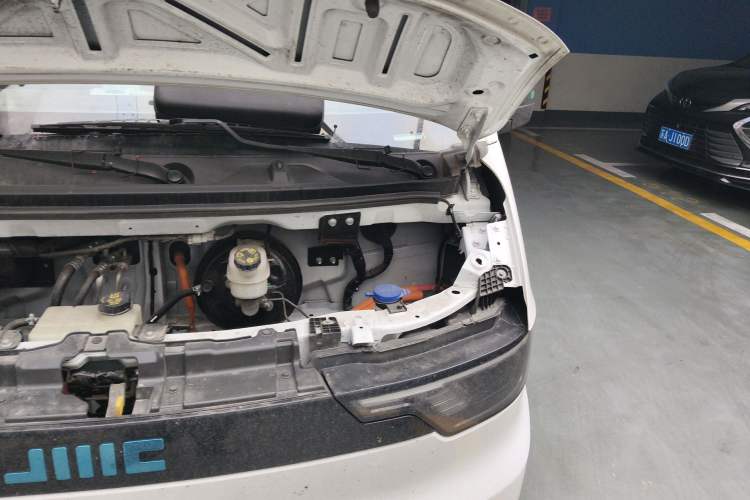 Used JMC E Fushun 2025 Model, Open Window Version, 53.58 kWh, Mid-axle, Low-roof Engine Bay Left