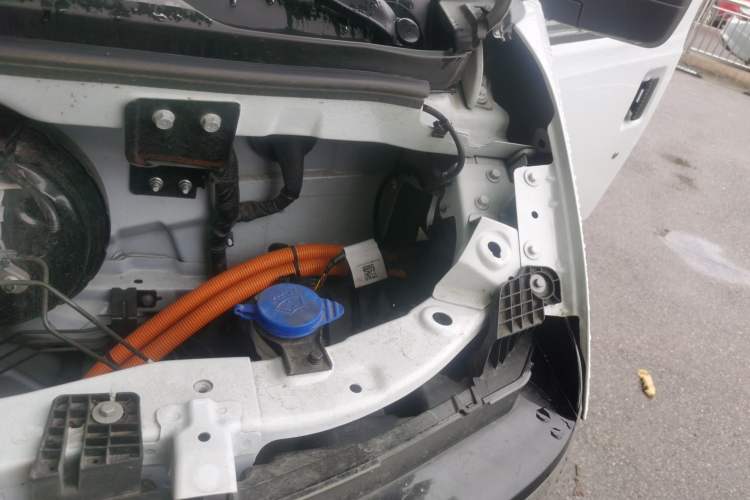 Used JMC E Fushun 2025 Model, Open Window Version, 53.58 kWh, Mid-axle, Low-roof Engine Bay Left