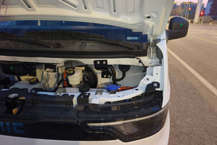 Used JMC E Fushun 2025 Model, Open Window Version, 77 kWh, Mid-axle, Mid-roof Engine Bay Left