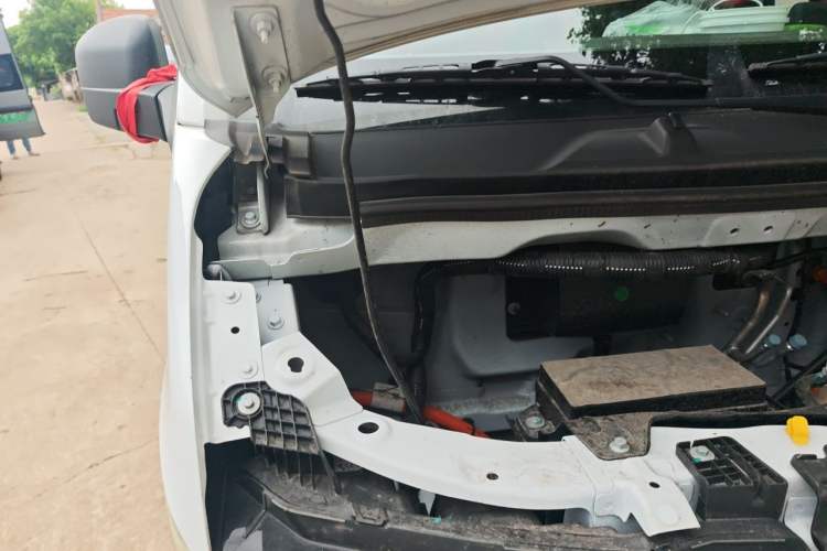 Used JMC E Fushun 2025 Model, Open Window Version, 77 kWh, Mid-axle, Mid-roof Engine Bay Right