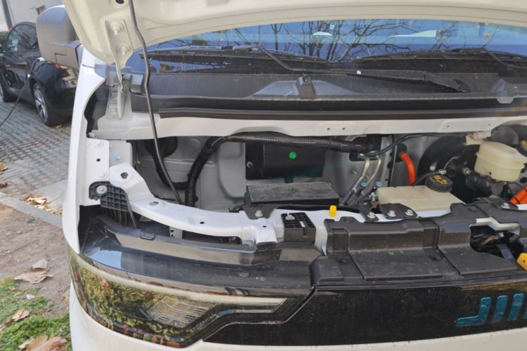 Used JMC E Fushun 2025 Model, Open Window Version, 53.58 kWh, Mid-axle, Low-roof Engine Bay Right