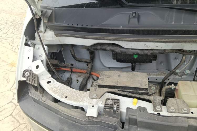 Used JMC E Fushun 2025 Model, Open Window Version, 53.58 kWh, Mid-axle, Low-roof Engine Bay Right