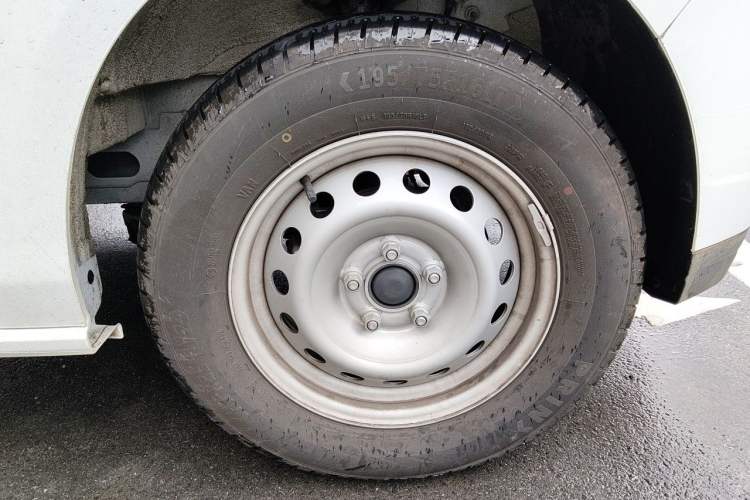 Used JMC E Fushun 2025 Model, Open Window Version, 41.86 kWh, Short Axle, Low-roof Exterior 1