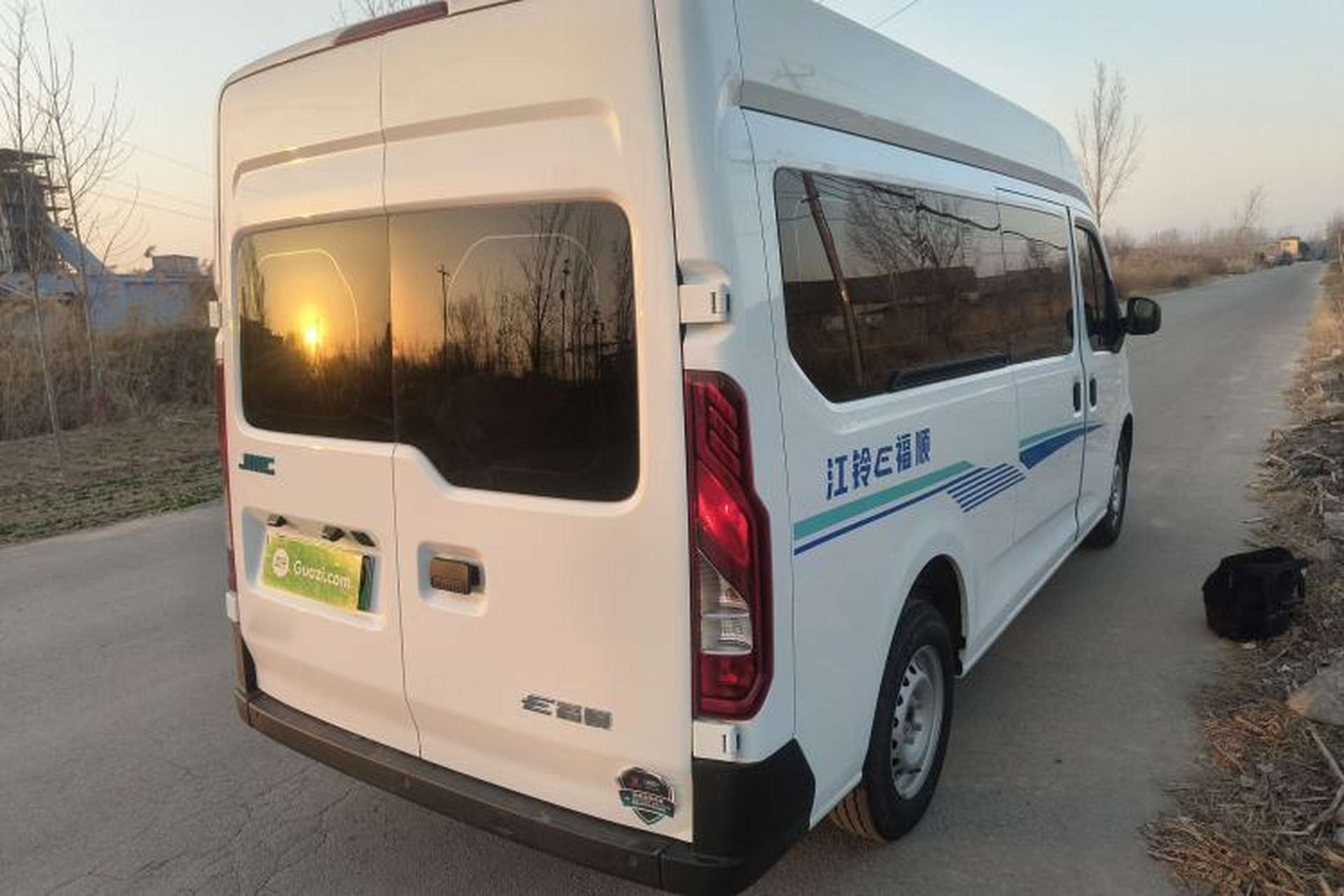 Used JMC E Fushun 2025 Model, Open Window Version, 53.58 kWh, Mid-axle, Mid-roof Exterior 5