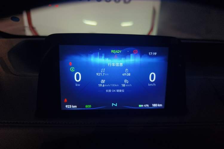 Used JMC E Fushun 2025 Model, Open Window Version, 77 kWh, Mid-axle, Mid-roof Instrument Cluster