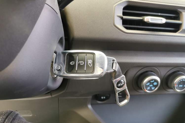 Used JMC E Fushun 2025 Model, Open Window Version, 41.86 kWh, Short Axle, Low-roof Interior 1