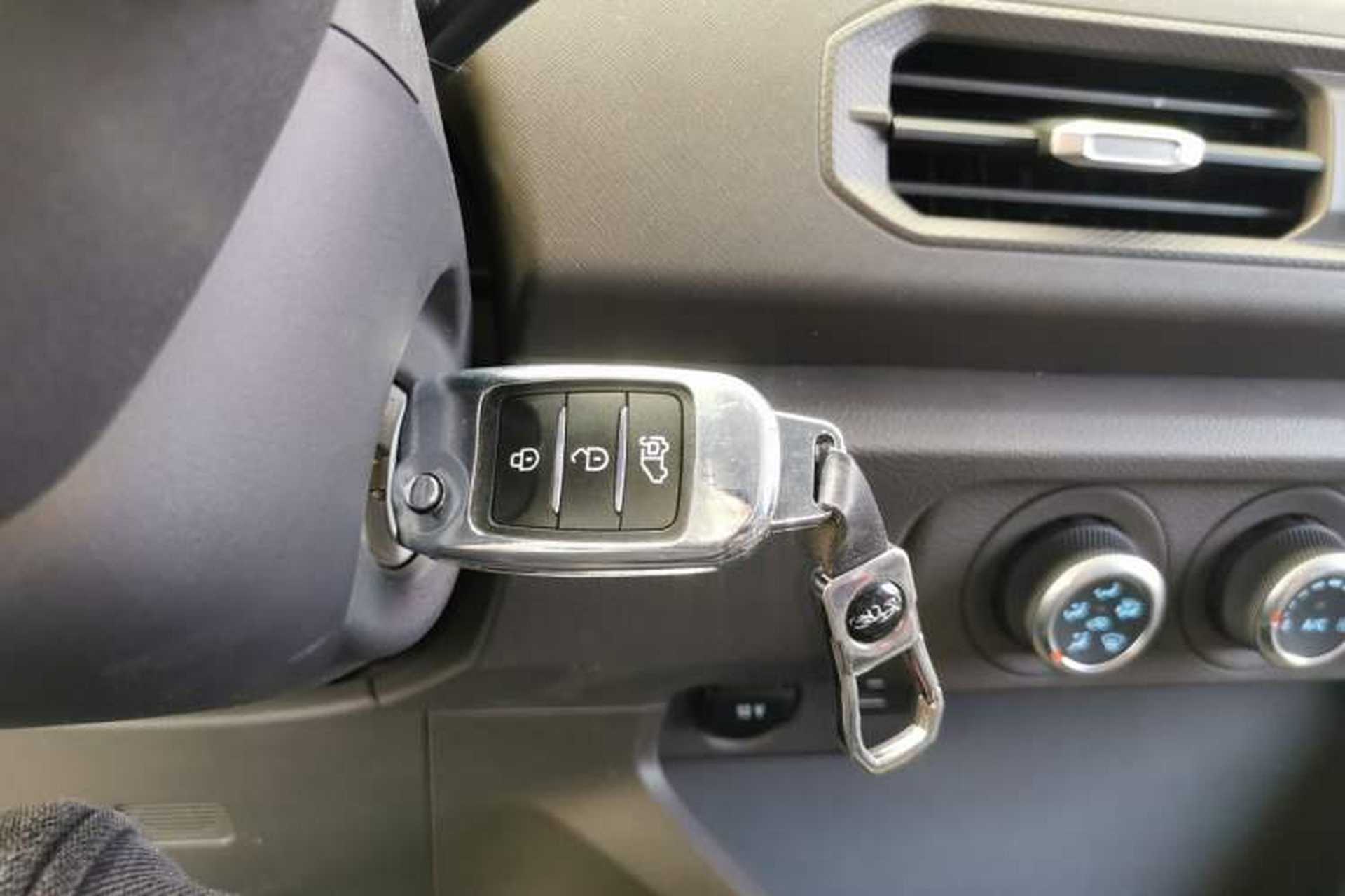 Used JMC E Fushun 2025 Model, Open Window Version, 41.86 kWh, Short Axle, Low-roof Interior 1