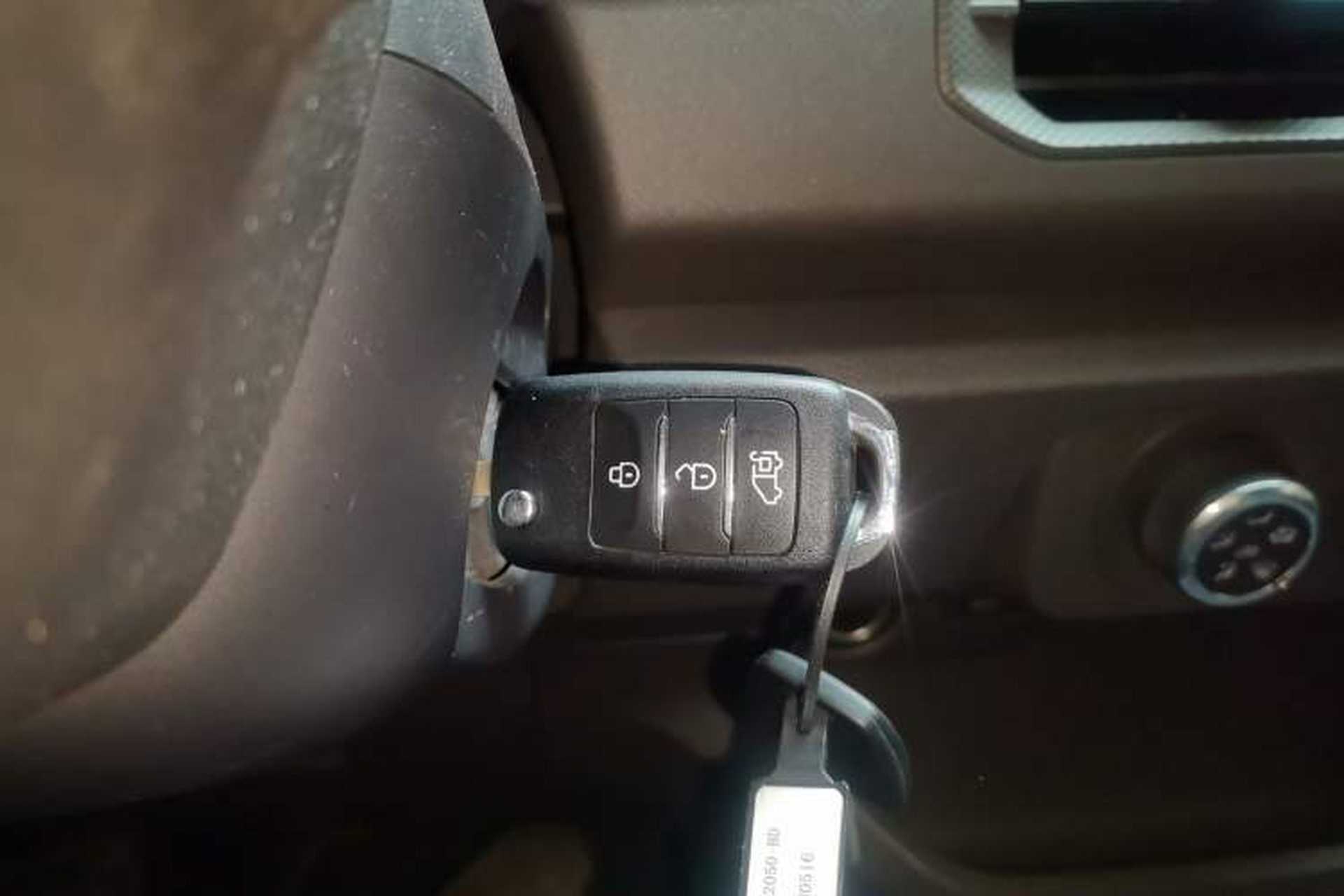 Used JMC E Fushun 2025 Model, Open Window Version, 41.86 kWh, Short Axle, Low-roof Interior 1